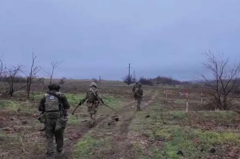 Trong khi đó, các blogger quân sự độc lập bắt đầu đưa tin, Quân đội Nga (RFAF) đã tái chiếm được phần phía bắc làng Kositsa, bất chấp việc chuyển lực lượng dự bị đáng kể của Quân đội Ukraine tới đó.