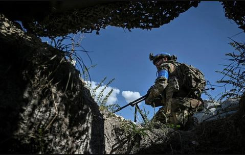 Trong giai đoạn tấn công này, quân Nga mặc dù rất mạnh nhưng lại chịu tổn thất đáng kể, do thành phố Avadiivka nằm trên địa hình cao và bị bao bọc bởi các khu đất trống. Khi đó, quyền kiểm soát núi xỉ thải cũng chưa nằm trong tay quân Nga, nên mọi hành động đều bị quân đội Ukraina theo dõi.