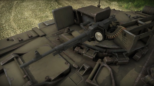 Về vũ khí phụ, Challenger-2 được trang bị súng máy 7,62 mm L37A2, có tầm bắn tối đa lên tới 1,8 km và được sử dụng để tiêu diệt bộ binh và thiết bị hạng nhẹ. Súng máy này có thể được điều khiển từ bên trong xe tăng, vừa tăng thêm thêm hỏa lực, trong khi người vẫn được bảo vệ bên trong xe tăng.