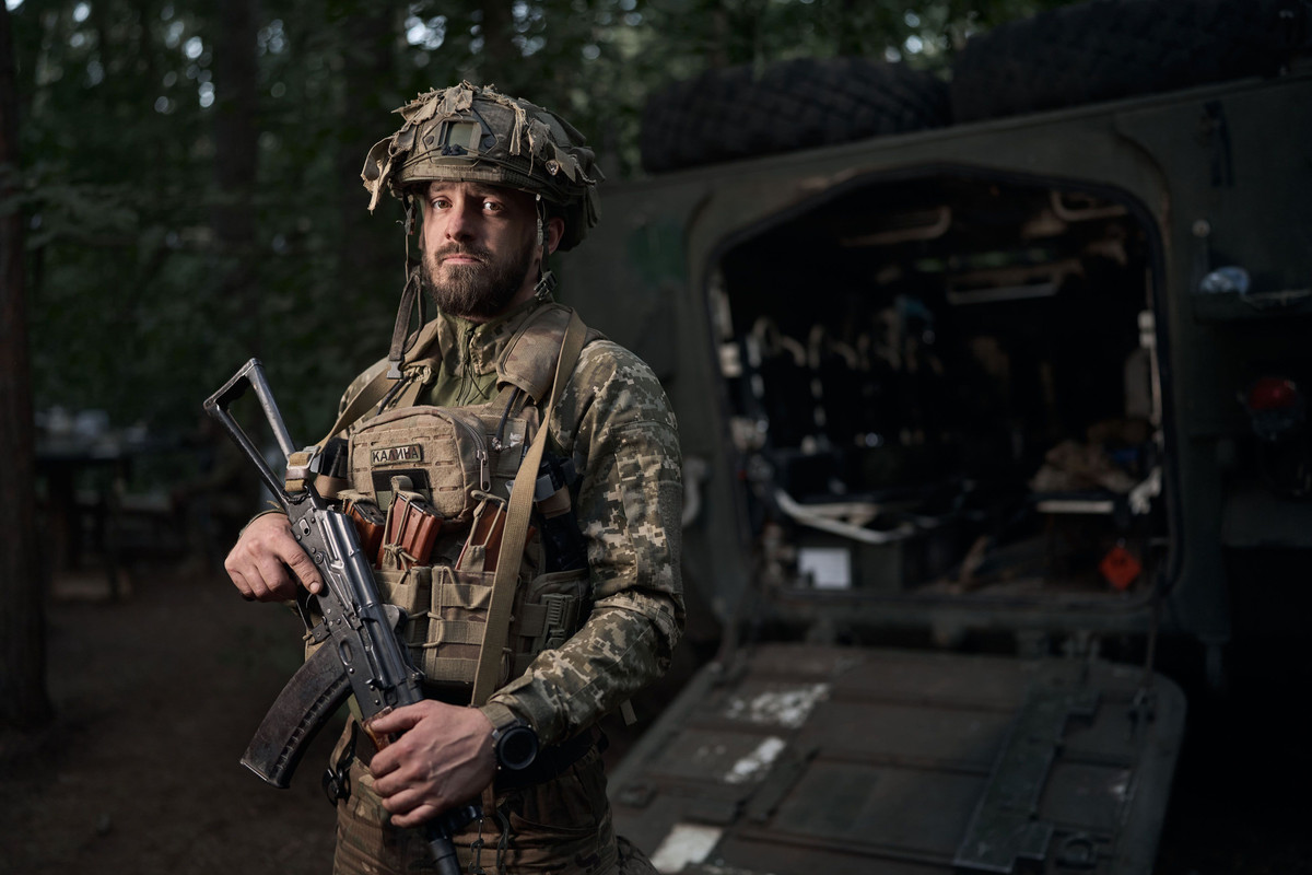 Tại khu vực phía đông Volchansk, các trận cận chiến với quân Nga vẫn tiếp tục, UAV vẫn đang hoạt động tích cực... Người Nga đã xây dựng một công sự ở khu vực phía bắc và đang đưa vào các thiết bị kỹ thuật mới"; hết lời dẫn