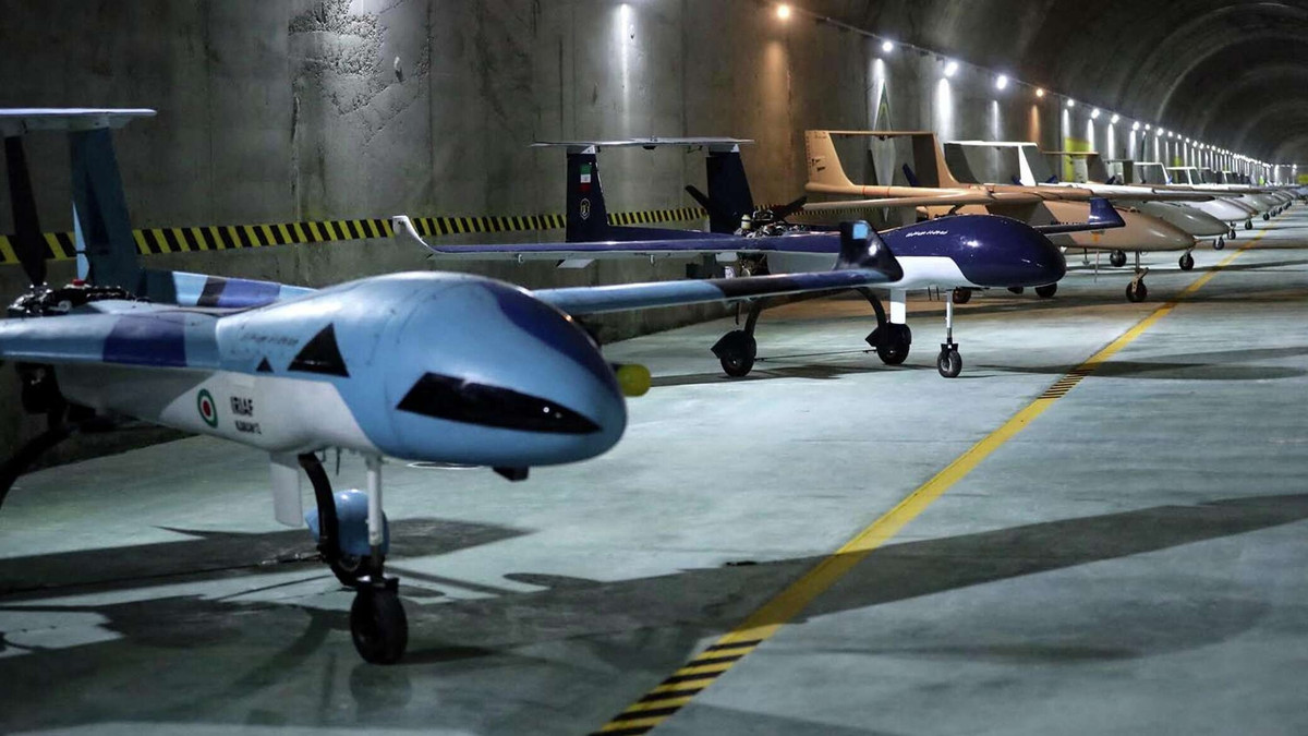 Iran có thể nói là nước "nhà sưu tập" UAV lớn nhất của Quân đội Mỹ. Nước này đã nhiều lần sử dụng vũ khí phòng không và các phương tiện khác để bắn hạ UAV của Mỹ như RQ-170 Sentinel, Reaper, Predator và cả UAV trinh sát chiến lược tầm cao Global Hawk-4C.