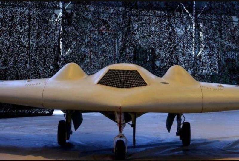 Thời gian trôi qua, công nghệ máy bay không người lái của Iran đã thể hiện tính chất “hai thanh kiếm cộng lại”. Ngoại hình và một số chức năng của UAV Iran không khác gì “phong cách phương Tây”, chỉ có lá cờ Iran trên thân UAV, làm nổi bật bản sắc “nội địa hóa” của nó.