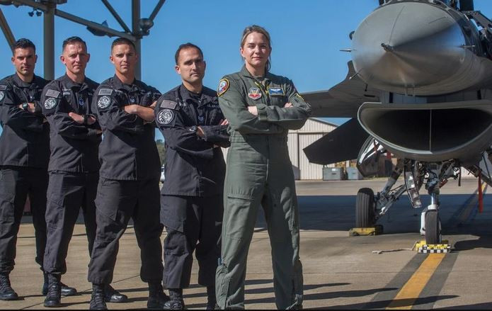 Không quân Ukraine cũng thông báo rằng, mọi thứ hiện đã sẵn sàng và các máy bay chiến đấu F-16 của Không quân Ukraine lần đầu tiên sắp bước vào chiến đấu. Quân đội Nga cũng đang trong tình trạng cảnh giác cao độ trước động thái lô máy bay chiến đấu F-16 đầu tiên của Không quân Ukraine, tăng cường sức mạnh trinh sát và tiêu diệt chúng bằng tên lửa tầm xa bất cứ lúc nào.