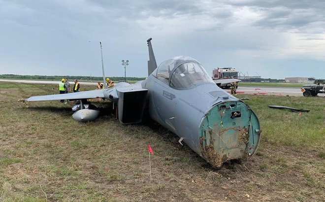 Tính đến tháng 6/2016, tổng cộng có 175 chiếc F-15 bị rơi trong các hoạt động, nhưng phần lớn do các lý do bị tai nạn trong huấn luyện hoặc chiến đấu. F-15 đã chứng minh là một trong những tiêm kích đáng tin cậy nhất thế giới. 