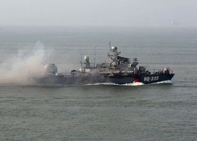 Tuy nhiên, những tàu phóng lôi Dự án 206M xuất khẩu hay viện trợ này đã bị Liên Xô cắt bớt đi một số thiết bị, ví dụ như thiết bị sonar, để phát hiện mục tiêu bằng sóng âm. Sau khi Liên Xô tan rã, Nga được thừa hưởng 3 tàu Project 206M. (Nguồn ảnh: Wikipedia).