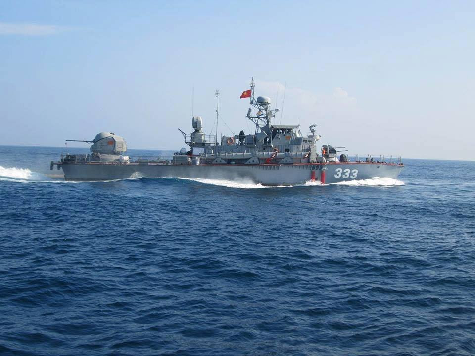 Theo tiêu chuẩn, chiều cao sóng của bảng cấp độ sóng biển cấp 5 là từ 2,5 đến 4 mét, được xếp vào loại sóng lớn và ở trạng thái “biển động nhẹ”, tức là sóng nguy hiểm. Tàu phóng lôi 206M không thể chịu được sóng lớn hơn, do đó là tàu chiến nhỏ.