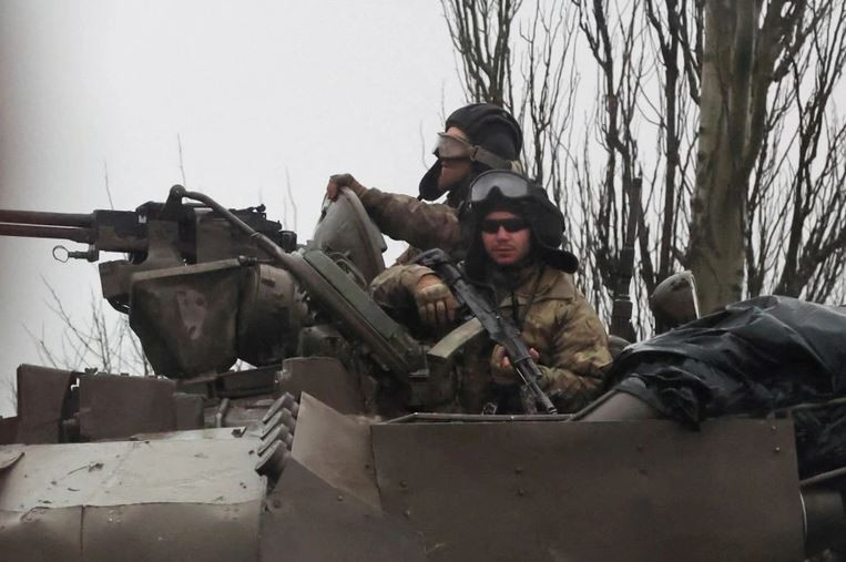 Lý do là địa hình gồ ghề, đặt quân đội Ukraine vào vị trí thuận lợi để phong tỏa các khu vực trống trải bằng hỏa lực pháo binh. Kênh Telegram của Ukraine cũng ghi nhận thực tế giao tranh tại khu vực Pavlovka diễn ra rất ác liệt.