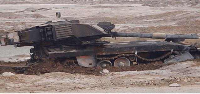 Điều khủng khiếp hơn là tấm giảm áp và cửa chống nổ ở khoang đuôi tháp pháo sẽ phát huy tác dụng khi thuốc phóng được kích hoạt (vì tốc độ nổ của thuốc phóng chậm), nếu bố trí thêm đầu đạn có sức nổ mạnh thì tấm giảm áp và cửa chống nổ cũng không có tác dụng, người ngồi trong xe sẽ chết.