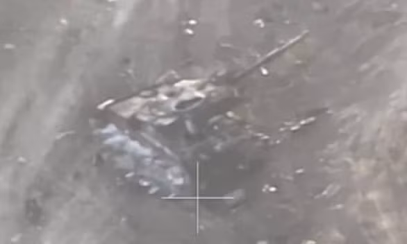 Nhưng có thể thấy rằng, mặc dù lần này Challenger-2 bị phá hủy nhưng đạn pháo vẫn ổn và tháp pháo của xe tăng không bị thổi bay. Nó cho thấy ý tưởng thiết kế xe tăng của phương Tây bảo vệ kíp lái tốt hơn.