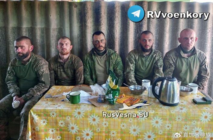 Mặc dù rất được kỳ vọng, nhưng các mũi đột kích đầu tiên của Lữ đoàn 82 tại Rabotino đã bị Trung đoàn Cận vệ 291 của Nga đánh cho tơi tả. Một bức ảnh chụp nhóm tù binh đầu tiên của Lữ đoàn tiến công đường không 82 bị bắt trong cuộc tấn công đã được phía Nga công bố. 