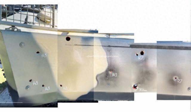 Tại cuộc triển lãm quốc phòng này, Nga cũng “chu đáo” đánh dấu vị trí của các lỗ đạn trên chiếc xe bọc thép YPR-765 mà họ thu được của Quân đội Ukraine, để khách tham quan “dễ thấy”.