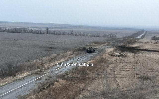 Theo ước tính từ cảnh quay của UAV cho thấy, ít nhất hai trong số bảy phương tiện bọc thép do Mỹ sản xuất này đã bị tiêu diệt. Sau đó Nga công bố xác xe bọc thép Ukraine bị phá hủy, khói mù mịt; đối lập hoàn toàn với những hình ảnh tấn công dồn dập được truyền thông Ukraine tung ra một ngày trước đó.