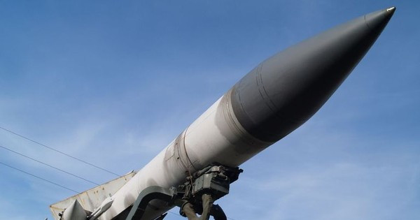 S-200 là hệ thống phòng không được Liên Xô phát triển và trang bị từ cuối thập niên 1950. NATO gọi nó là tên của NATO là SA-5 Gammon (chân giò lợn muối), là một trong những hệ thống phòng không tầm cao và có tầm bắn xa nhất thế giới lúc bấy giờ. 