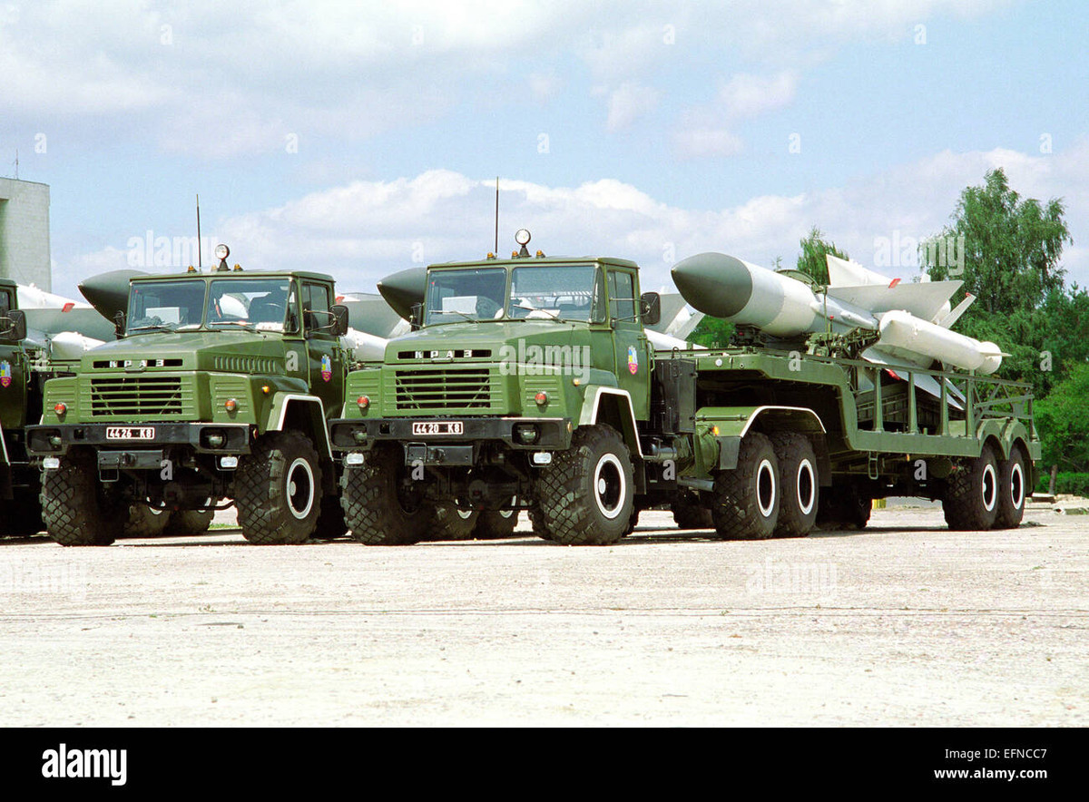 Nhưng cách nhanh nhất là cải tạo những hệ thống phòng không S-200 cũ do Liên Xô sản xuất thành tên lửa đạn đạo tầm xa. Trong tương lai, Ukraine sẽ phát triển tên lửa tầm trung và tầm xa có khả năng tấn công Nga là điều có thể khẳng định. https://www.eurasiantimes.com/new-ukraine-hits-russia-with-a-gigantic-8-ton-missiles/ https://bulgarianmilitary.com/2023/07/30/missile-that-once-downed-an-israeli-f-16i-attacked-russia-today/