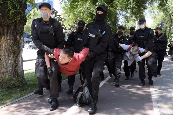 Theo Thư ký báo chí của Tổng thống Tokayev, khi ông đưa ra quyết định, chỉ để quân đội Nga và lực lượng gìn giữ hòa bình ở lại nước này tối đa một tuần; lý do là hoạt động chống khủng bố ở Kazakhstan, có thể hoàn thành vào cuối tuần sau.