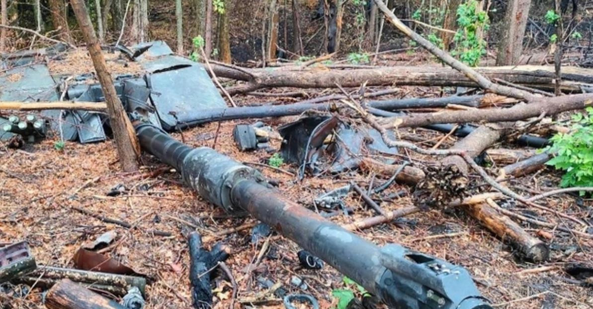 Việc mất những chiếc xe tăng Challenger 2 này, đặc biệt là việc phát hiện ra nó ở mặt trận Kursk, không chỉ đặt ra câu hỏi về khả năng sống sót của những cỗ máy bọc thép hạng nặng này trong chiến tranh hiện đại, mà còn là lời nhắc nhở về những rủi ro, liên quan đến việc cung cấp công nghệ quân sự tiên tiến cho các lực lượng nước ngoài, đang tham gia vào các cuộc xung đột dữ dội. (Nguồn ảnh: Topwar, Sputnik, Ukrinform).