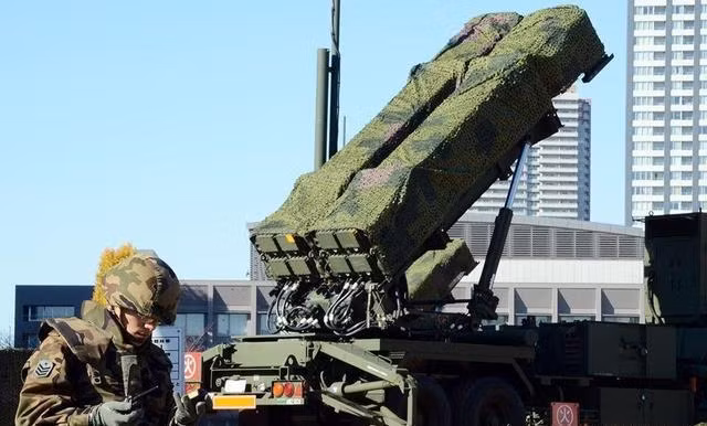 Bình luận về việc này, Thư ký báo chí của Tổng thống Nga Peskov cho biết: "Việc Mỹ cung cấp các hệ thống phòng không hiện đại cho Kiev, sẽ không làm thay đổi mục tiêu của Nga, nhưng nó sẽ làm cho cuộc xung đột trở nên nhức nhối hơn đối với Ukraine".