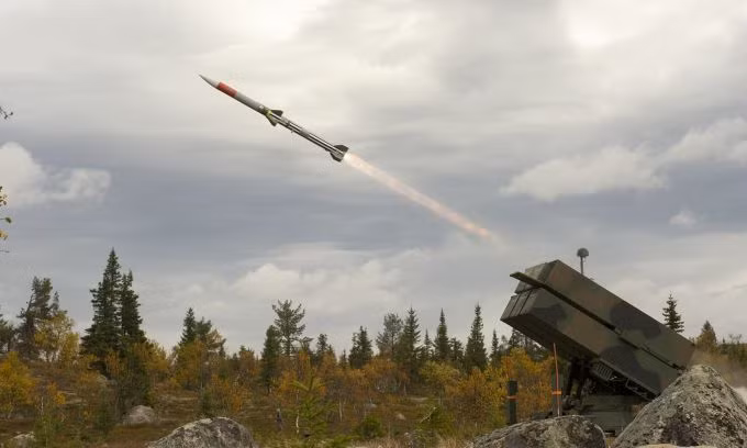 Sau khi Washington hứa chuyển giao các tổ hợp NASAMS cho Ukraine vào tháng 10; thì vào tháng 11, vũ khí vẫn chưa đến nơi và có thể, việc giao vũ khí sẽ không diễn ra cho đến cuối năm nay. 