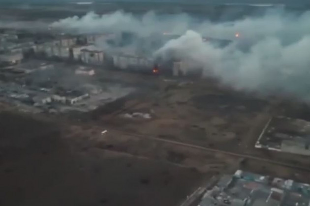 Mặc dù trên hướng Bakhmut, tổn thất tiến công trên bộ của quân đội Nga tương đối nghiêm trọng, nhưng thông qua các cuộc tấn công áp lực cao liên tục, quân đội Nga đang phá hủy và xé nát các tuyến phòng ngự của quân đội Ukraine, làm suy yếu khả năng tiếp tục chiến đấu và ý chí chiến đấu của quân đội Ukraine.