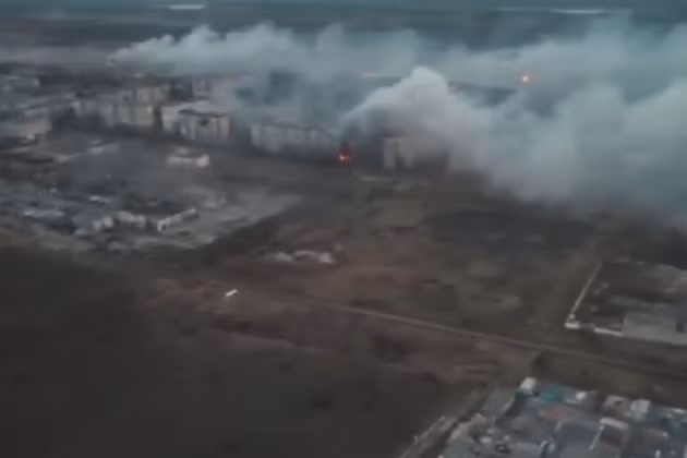 Mặc dù trên hướng Bakhmut, tổn thất tiến công trên bộ của quân đội Nga tương đối nghiêm trọng, nhưng thông qua các cuộc tấn công áp lực cao liên tục, quân đội Nga đang phá hủy và xé nát các tuyến phòng ngự của quân đội Ukraine, làm suy yếu khả năng tiếp tục chiến đấu và ý chí chiến đấu của quân đội Ukraine.