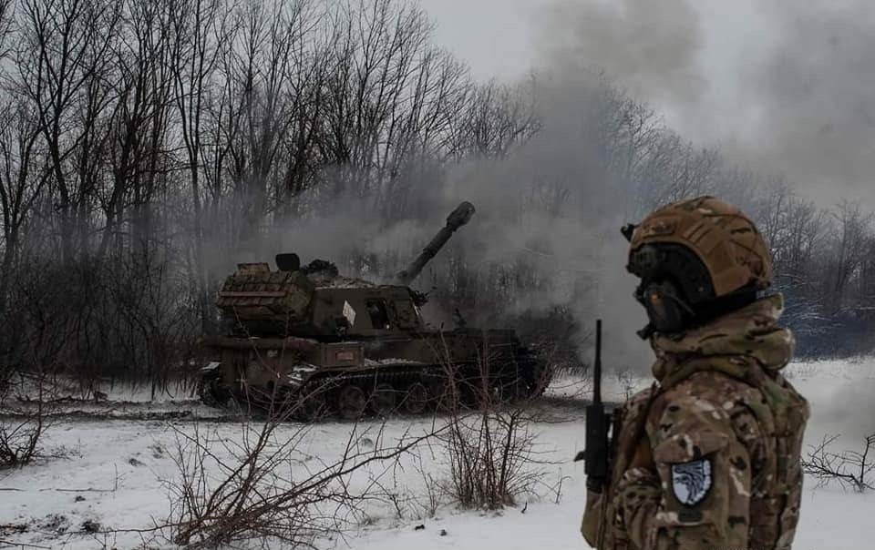 Chiến thuật của quân Nga cũng là chiến thuật “đánh chắc, tiến chắc”, đánh chiếm dần các tập đoàn cứ điểm khác nhau của quân Ukraine. Phấn đấu tiến lên trên thế thuận lợi; đồng thời bảo đảm giữ vững kết quả hiện có.