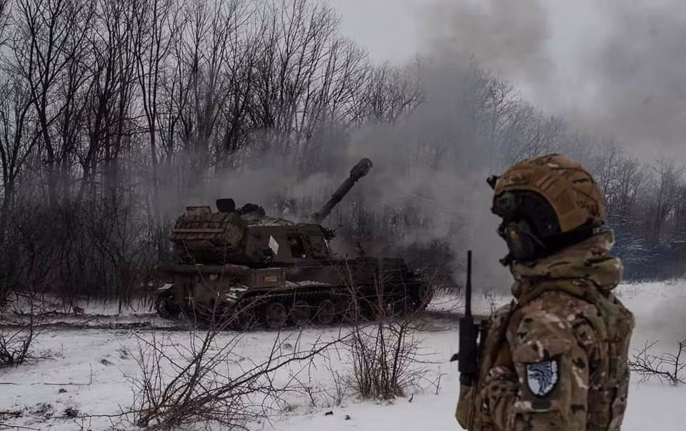 Chiến thuật của quân Nga cũng là chiến thuật “đánh chắc, tiến chắc”, đánh chiếm dần các tập đoàn cứ điểm khác nhau của quân Ukraine. Phấn đấu tiến lên trên thế thuận lợi; đồng thời bảo đảm giữ vững kết quả hiện có.