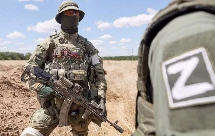 Sau đó, “đòn phản công tái chiếm Kherson” mà Ukraine đang hô hào hàng ngày, thực chất là một chiến thuật đánh lừa; đã đưa thành công 66 tiểu đoàn chiến đấu tăng cường (BTG), lực lượng hỗ trợ hậu cần, pháo binh và các đơn vị khác của Nga đến tỉnh Kherson, giảm đáng kể áp lực cho quân đội Ukraine ở chiến trường Donbass.