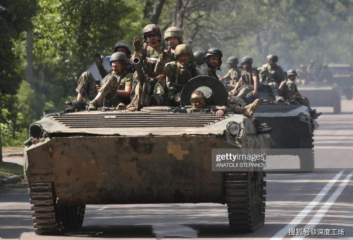 Hơn nữa, các thông tin khác nhau về cuộc phản công tái chiếm Kherson của quân đội Ukraine là trái ngược nhau. Một luồng thông tin cho rằng, việc chuẩn bị cho cuộc phản công đã hoàn tất và một luồng thông tin khác nói rằng, cuộc phản công vào Kherson đã bị hủy bỏ.