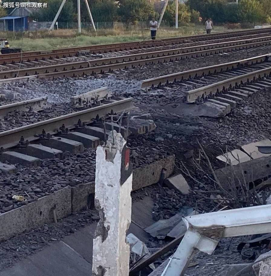 Những gì quân đội Ukraine làm hàng ngày là tiếp tục sử dụng nhiều loại vũ khí và cách đánh khác nhau, để tấn công các kho đạn, cây cầu và căn cứ không quân phía sau của quân đội Nga, khiến Quân đội Nga lúng túng đối phó.