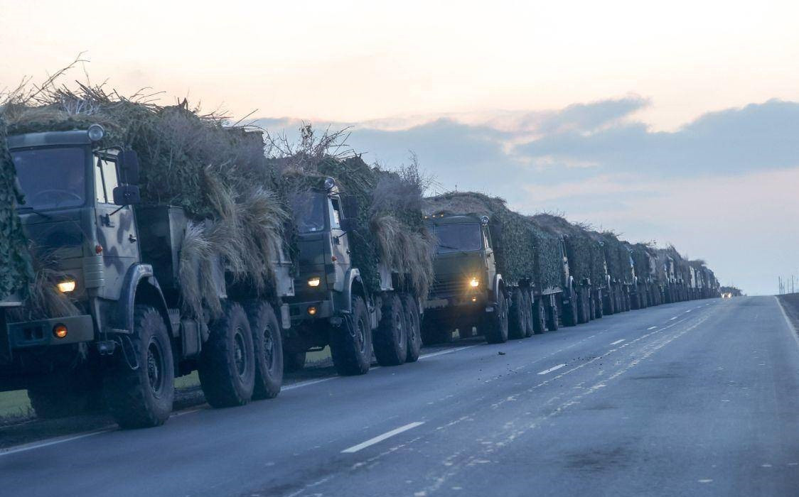 Quân đội Ukraine không muốn đánh một trận chiến quyết định với quân đội Nga tại một chiến trường như Donbass; nhưng quân đội Ukraine lại muốn giữ Donbass. Khi đó, chỉ còn một cách là điều lực lượng của quân Nga rời khỏi vùng Donbass, đồng thời giảm bớt mật độ quân số và hỏa lực của Nga tại đây.