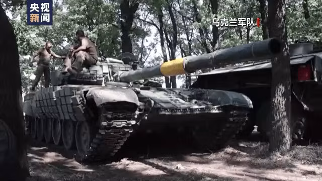 Tuy nhiên, ngay sau khi lực lượng chủ lực của quân đội Nga được điều động từ hướng Izyum, di chuyển hàng mấy trăm km vào Kherson. Đến nay đã hơn nửa tháng, nhưng quân đội Ukraine vẫn không hề động đậy, thậm chí không có một chiếc xe tăng nào phản công.