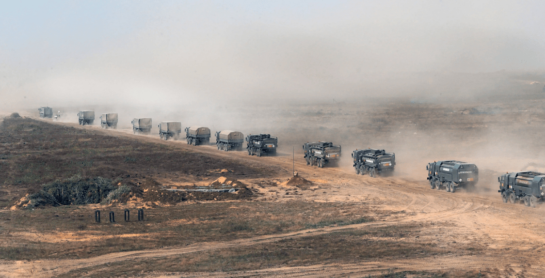 Trước đó ở phía nam mặt trận Kherson, quân Nga đã có các đơn vị của Tập đoàn quân 49, Tập đoàn quân 35,…Sau khi được tăng cường, ở mặt trận phía Nam, Quân đội Nga đã tập trung 100.000 quân, sẵn sàng đối mặt với đợt phản công lớn của quân đội Ukraine bất cứ lúc nào.