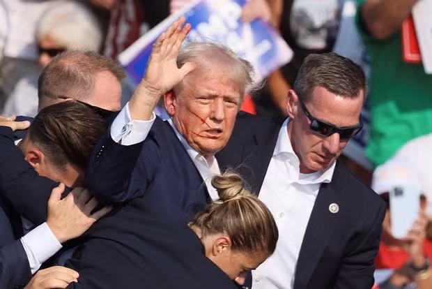 Vào ngày 13/7/2024, một nỗ lực nhằm tước đoạt đi mạng sống của ứng cử viên Tổng thống Mỹ Donald Trump đã được thực hiện bởi một người đàn ông da trắng. Ông Trump đã thoát chết do quá trình huấn luyện thiện xạ kém của tên khủng bố, hoặc do quá may mắn.