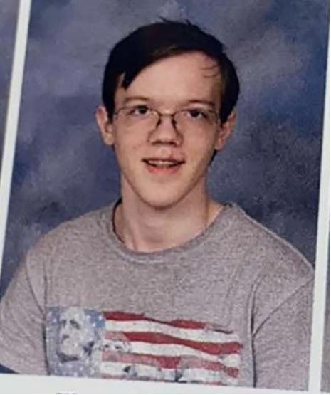 Nhiều người Mỹ lại coi súng AR-15 như một biểu tượng của "quyền sở hữu vũ khí". Đáng lưu ý, khi thực hiện vụ tấn công nhằm vào ông Trump ngày 13/7, kẻ khủng bố đã mặc một chiếc áo phông có logo của kênh Youtube mang tên "Demolition Ranch". Đây là một trong những kênh ủng hộ sử dụng súng phổ biến nhất ở Mỹ, với gần 12 triệu người đăng ký theo dõi. 