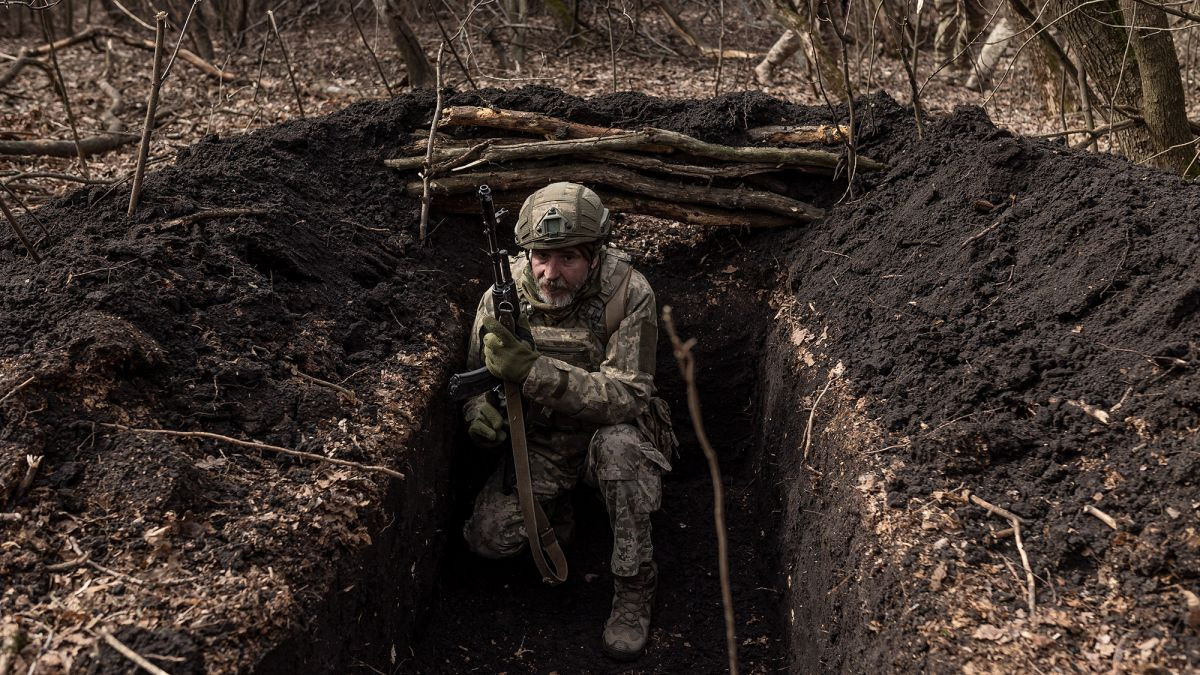 Một số binh sĩ Ukraine tiết lộ, những người thiết kế những công sự chiến đấu ở Kurakhove và xây dựng kế hoạch phòng ngự tại đây, có lẽ chưa từng ra tiền tuyến và không nắm rõ tình hình thực tế. 