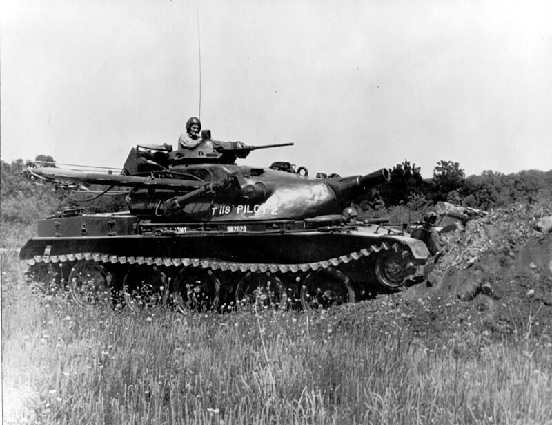 Xe công binh chiến đấu M728 và M728A1 biên chế kíp xe 4 người, gồm trưởng xe, lái xe, pháo thủ và nạp đạn. Đại đội công binh của Quân đội Mỹ được trang bị 2 chiếc M728, và đây từng là một trong những phương tiện công binh chủ lực của Quân đội Mỹ trong một thời gian tương đối dài.