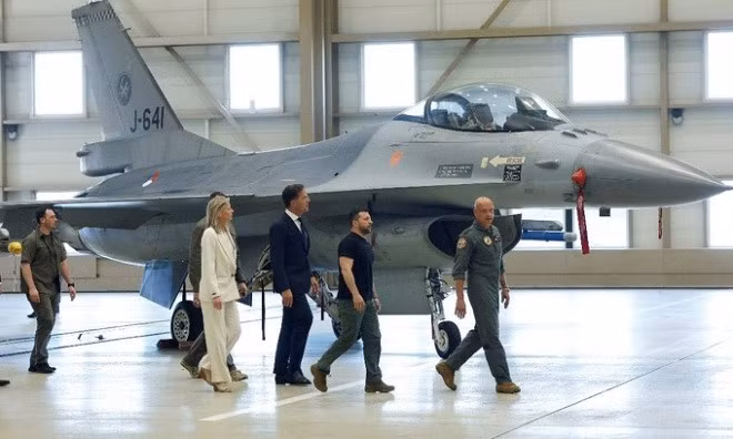 Khi mùa hè năm 2024 đã sắp qua, đặc biệt là sau khi nhiệm kỳ danh nghĩa của Tổng thống Zelensky đã kết thúc, nhưng Ukraine chưa thể tiến hành bầu cử, thì việc ai đó phải chịu trách nhiệm về tình hình chiến trường Nga-Ukraine là điều không thể tránh khỏi. (Nguồn ảnh: Topwar, Sina, CNN, Southfront.press).