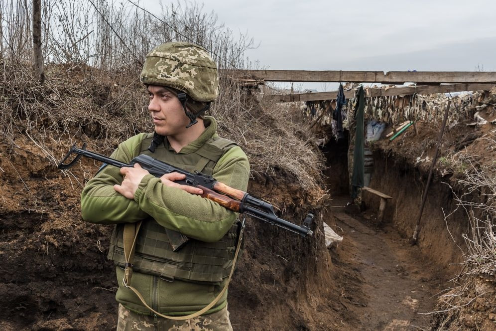 Do không thể chống chọi trước cuộc tấn công ác liệt của Nga, một số đơn vị Ukraine không còn cách nào khác là phải rút lui, và một số nút then chốt trở thành tâm điểm tranh chấp. Ví dụ, gần hồ chứa Karlivka ở tây nam Avdiivka và gần Krasnohorivka.