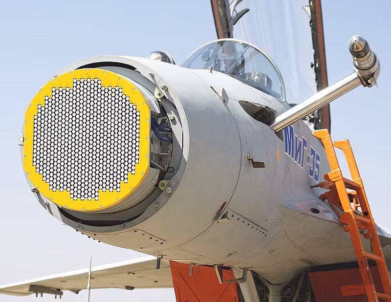 Xét về các yếu tố như công nghệ đặc biệt về radar, điện tử và tính tự động hoá hoàn toàn như tích hợp trí tuệ nhân tạo lên tiêm kích thì Sukhoi đang còn phải “xách dép” cho Mikoyan.