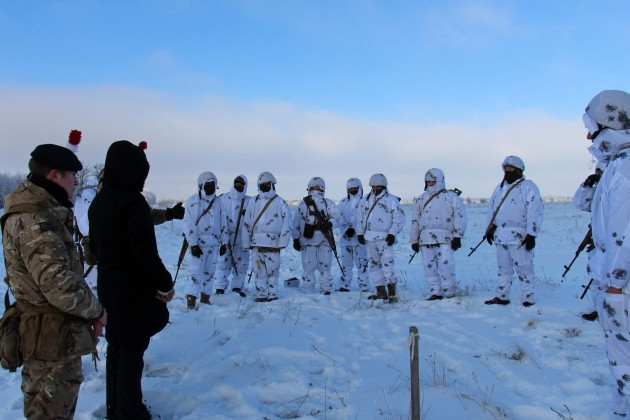 Theo nguồn tin của SkyNews, lực lượng đặc biệt của quân đội Anh đến Ukraine, với nhiệm vụ huấn luyện quân đội Ukraine, cách sử dụng các hệ thống tên lửa hạng nhẹ NLAW, mới được Anh cung cấp.