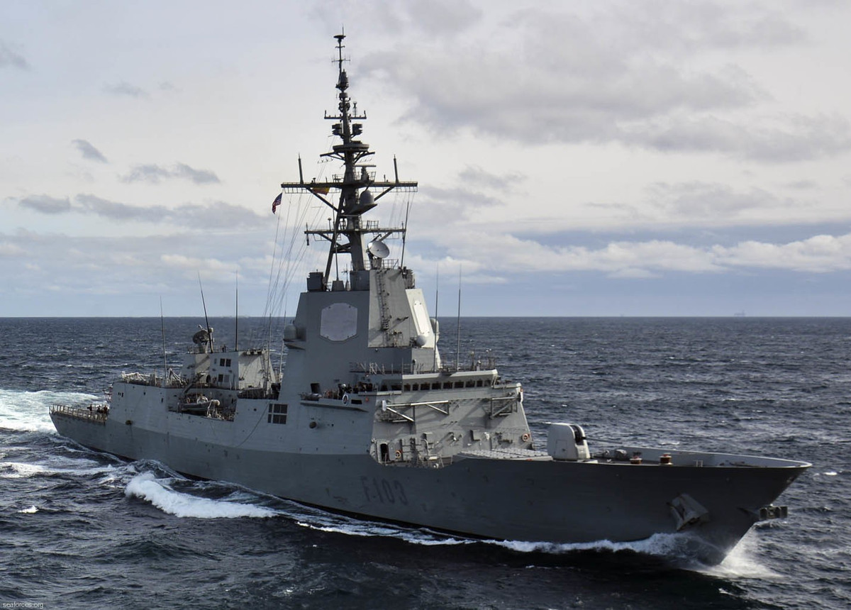 Khinh hạm “ESPS Blas de Lezo” không sở hữu nhiều vũ khí tấn công, nhưng nó được trang bị một lượng đáng kể các hệ thống phòng không, cũng như các hệ thống chế áp điện tử. 