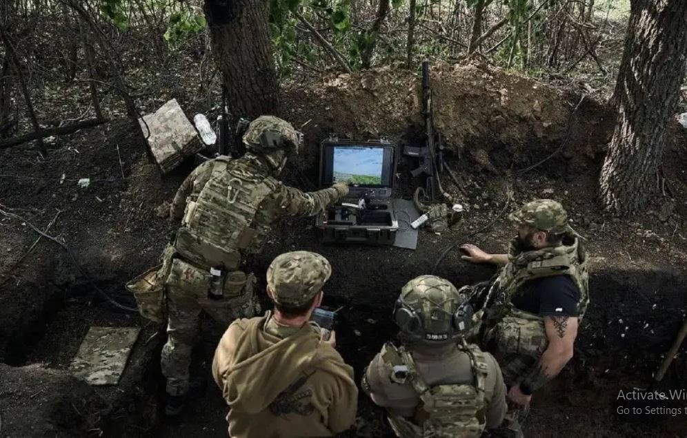  Quân đội Ukraine đang chịu tổn thất nặng nề trong việc bảo vệ Chasov Yar do Nga sử dụng bom có điều khiển. Chỉ huy tiểu đoàn của Lữ đoàn 92 của Quân đội Ukraine, Đại úy Yury Fidorenko, đã nói về điều này trong một cuộc phỏng vấn với tờ The New York Times của Mỹ.