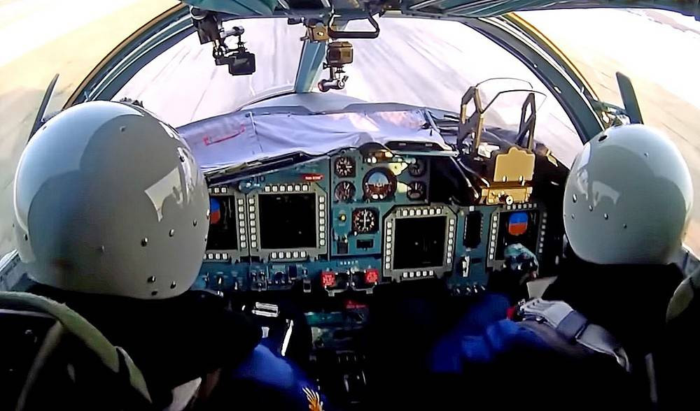 Ngoài ra, hệ thống liên lạc của máy bay Su-34HBO đã được nâng cấp, đảm bảo phối hợp tốt hơn với cả các đơn vị trên mặt đất và trên không. Su-34 HBO cũng được nâng cấp các phần mềm mới, giúp cải thiện độ chính xác và hiệu quả hơn trong nhiều tình huống chiến đấu, giúp Su-34HBO có thể thả cả bom thường và bom dẫn đường một cách hiệu quả.