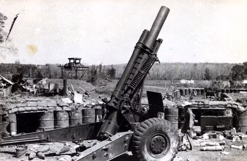 Khi thiết bị trận địa pháo xuống khu vực đất mềm, sẽ không chịu được vài phát đạn khi bắn, làm pháo lún sâu xuống đất. Ngoài ra đạn pháo vận chuyển bằng xe tải cũng bị ảnh hưởng, do điều kiện đường sá xuống cấp, hạn chế hiệu quả vận chuyển đạn.