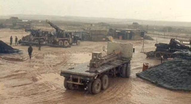 Với khả năng hỗ trợ hậu cần mạnh mẽ của Quân đội Mỹ, họ có thể vận chuyển đủ pháo và đạn từ bất kỳ chỗ nào tới chiến trường. Tuy nhiên, điều mà Quân đội Mỹ cần đối mặt không phải là vấn đề này, mà là môi trường tự nhiên của Việt Nam.