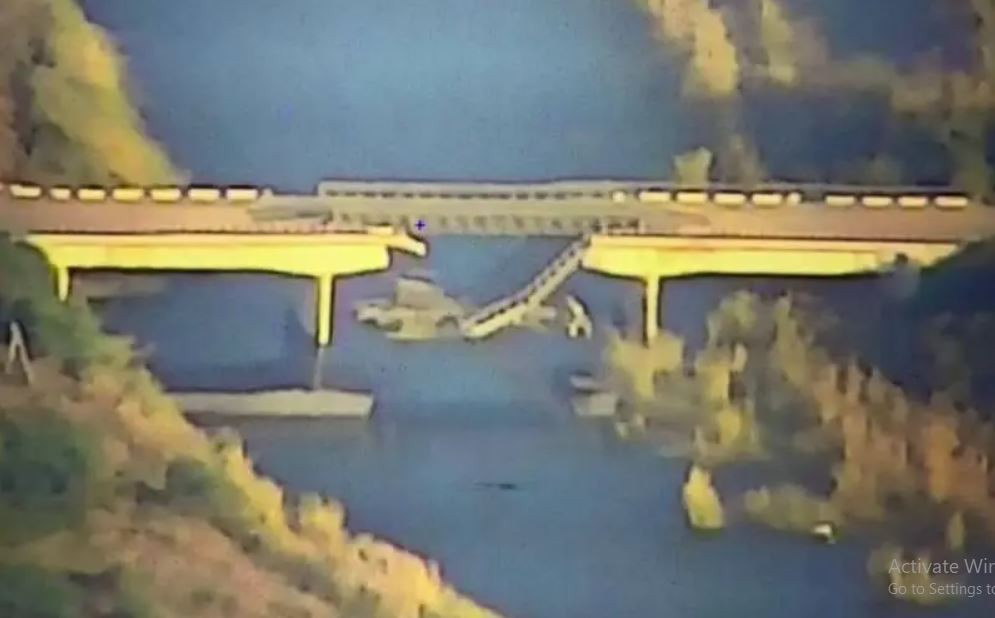 Trong khi quân Nga có lợi thế về không quân, pháo binh và sự chuyên nghiệp của lính Nga. Tờ Defense Express của Ukraine cho biết, các cuộc tấn công bằng bom lượn có điều khiển FAB của Nga đã trở nên thường xuyên hơn và chúng tấn công mọi thứ chuyển động. Đặc biệt là các tuyến tiếp tế hậu cần của Ukraine, thậm chí nằm sâu trong lãnh thổ Ukraine. (Nguồn ảnh: Topwar, TASS, Ukrinform).