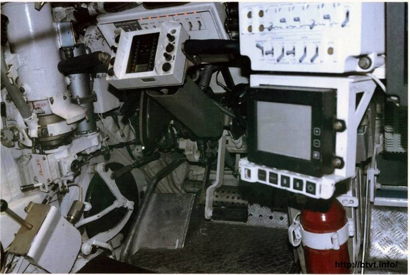 Một tình trạng gây khó khăn cho hệ thống quan sát ảnh nhiệt của T-14 và các cảm biến, đó chính là “tính nhạy cảm” của nó đối với các hoạt động tác chiến điện tử của đối phương; vấn đề này các kỹ sư Nga chưa thể khắc phục. 