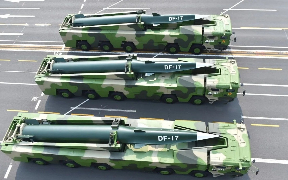 Các chuyên gia Trung Quốc cho rằng, với tốc độ bay nhanh và khả năng thay đổi quỹ đạo linh hoạt của DF-17, khiến các hệ thống chống tên lửa truyền thống gần như không thể đánh chặn, đồng thờ biến nó trở thành "thợ săn biển" ở vùng biển Đông Á.