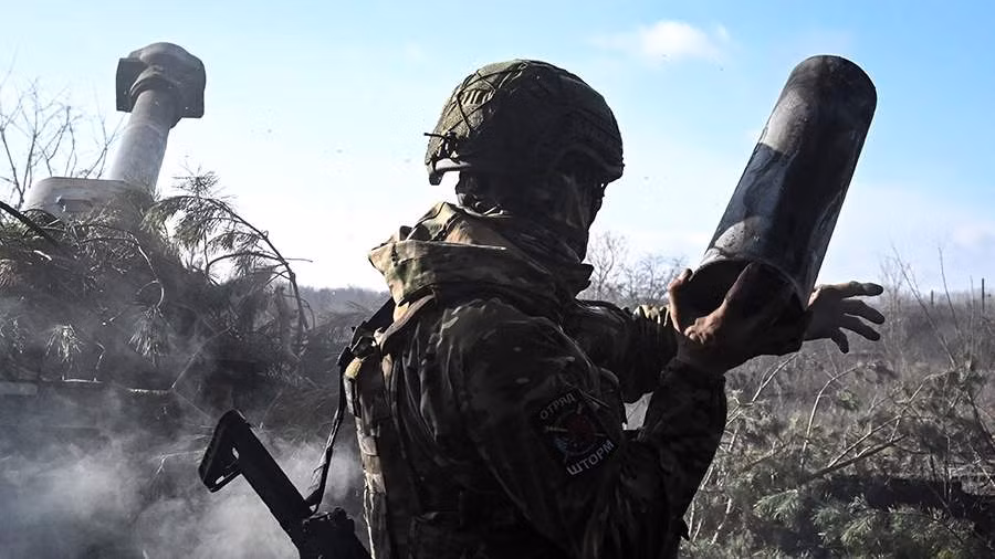 Hiện Quân đội Nga đã chiếm giữ các vị trí cách Seversk 9 km về phía đông trong một khoảng thời gian đáng kể; đặc biệt địa hình ngay phía tây Vesely mà quân đội Nga sẽ cần phải vượt qua là hiểm trở và có nhiều ngọn đồi. ISW dự đoán, để tiêu diệt pháo binh Ukraine, cần phải có một cuộc phản pháo mạnh mẽ. 