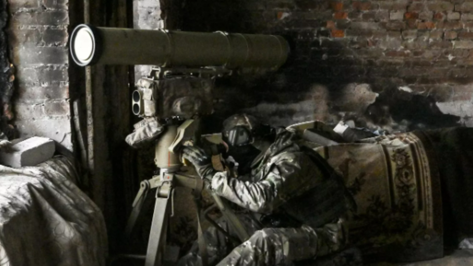 Tại khu vực làng Sporny, các đơn vị của Lữ đoàn bộ binh cơ giới số 6 của Nga đang hoạt động thành công. Và lính dù đang di chuyển về phía tây từ Bakhmut dọc theo đường cao tốc Bakhmut - Chasov Yar, một trong những mục tiêu hoạt động quan trọng nhất ở Quân khu phía Bắc. 